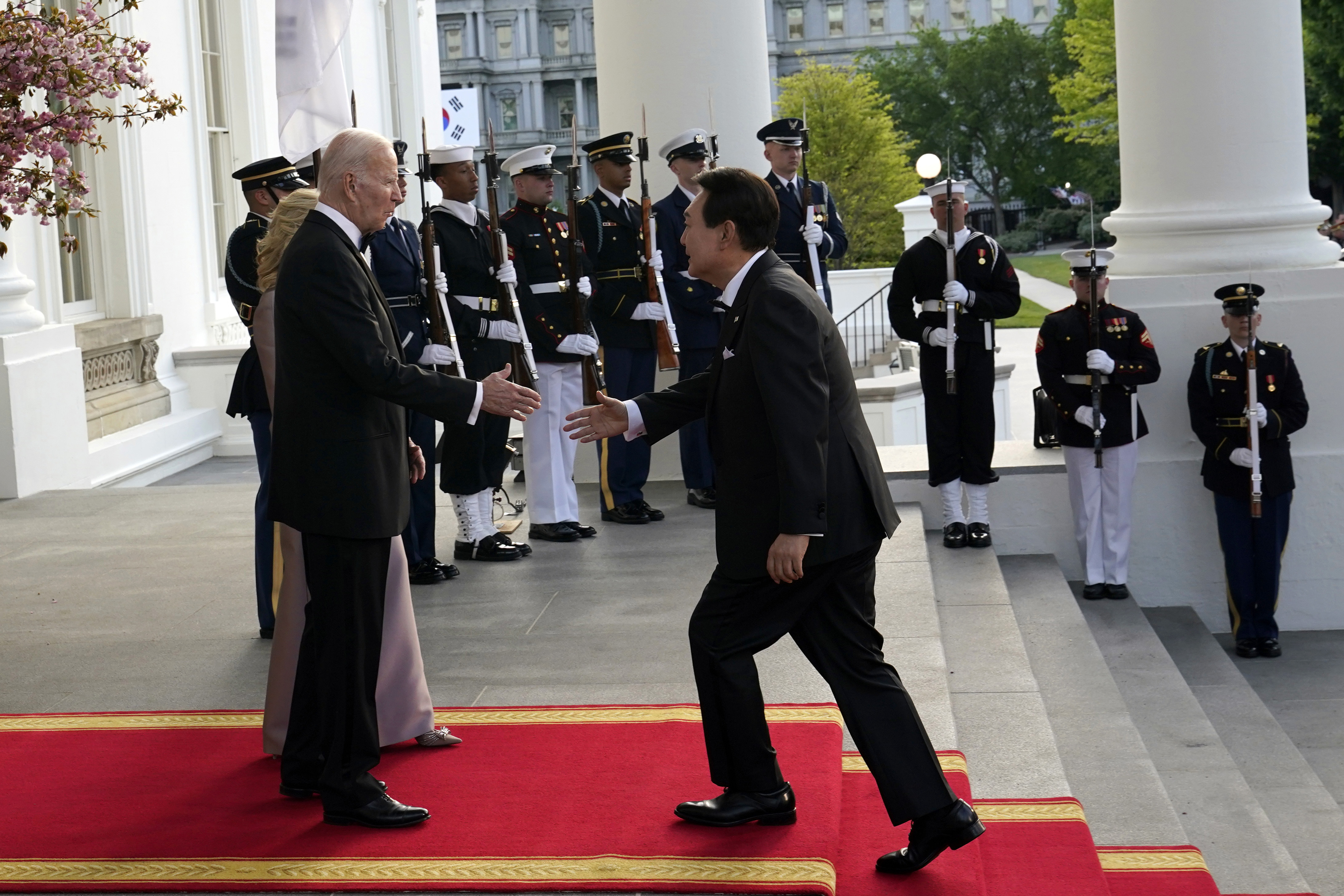 韩总统室称韩美首脑未探讨对乌军援