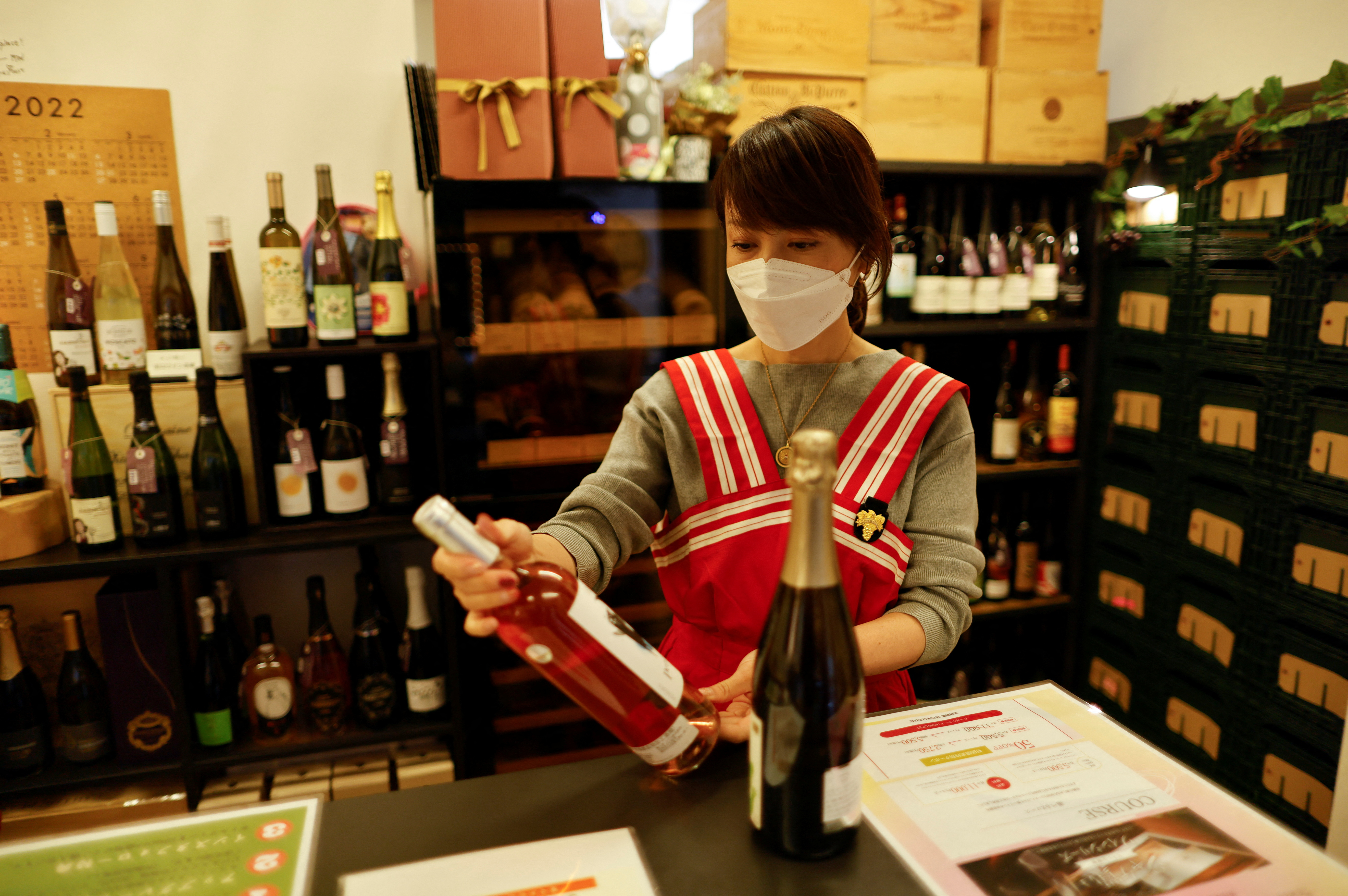 日媒：日元对外购买力降至历史最低