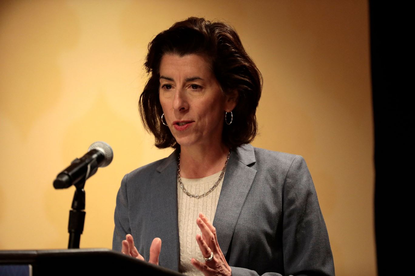 外媒：美商务部长雷蒙多计划本月访华