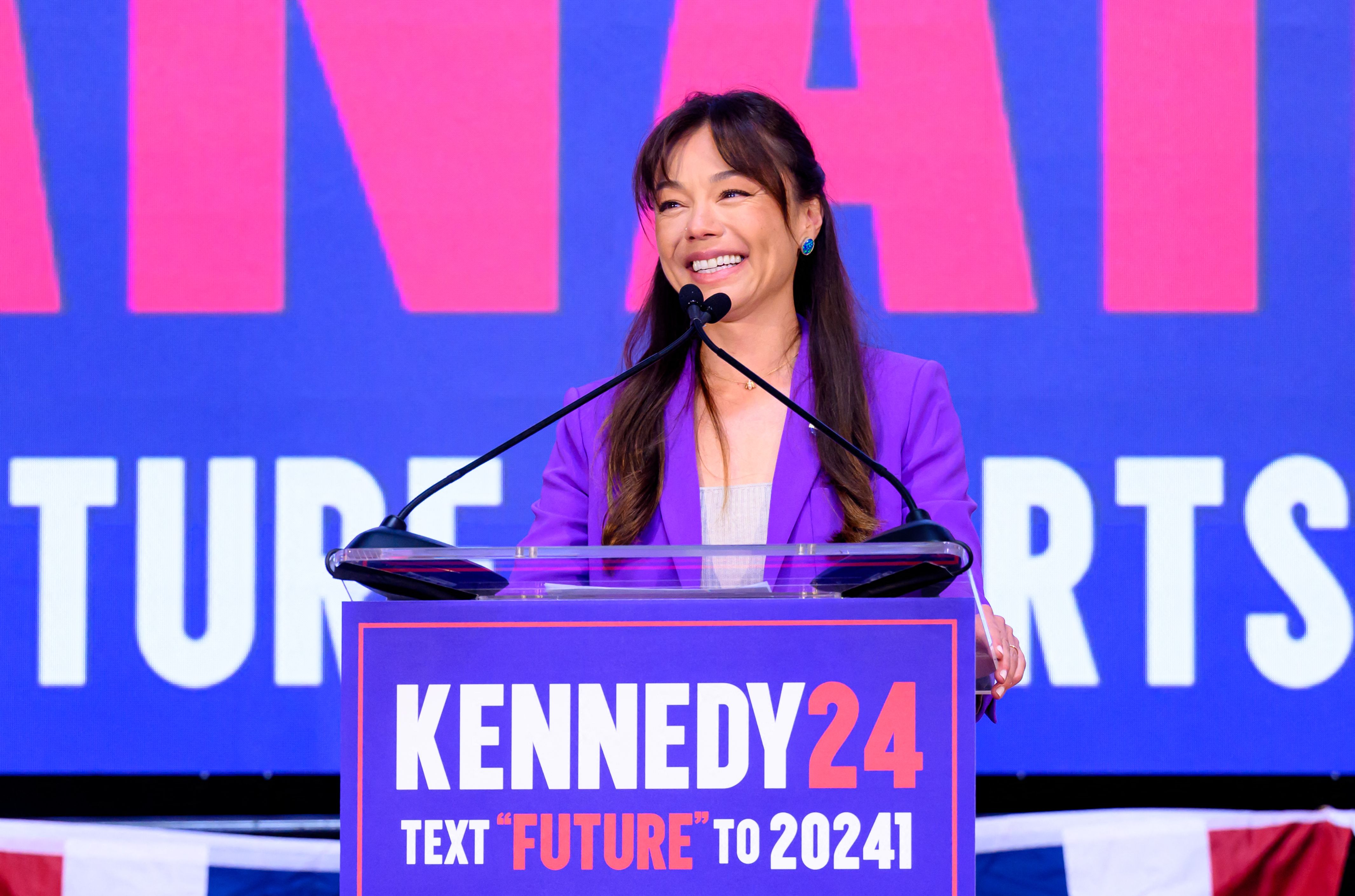 妮科尔·沙纳汉：美国首位华裔副总统参选人