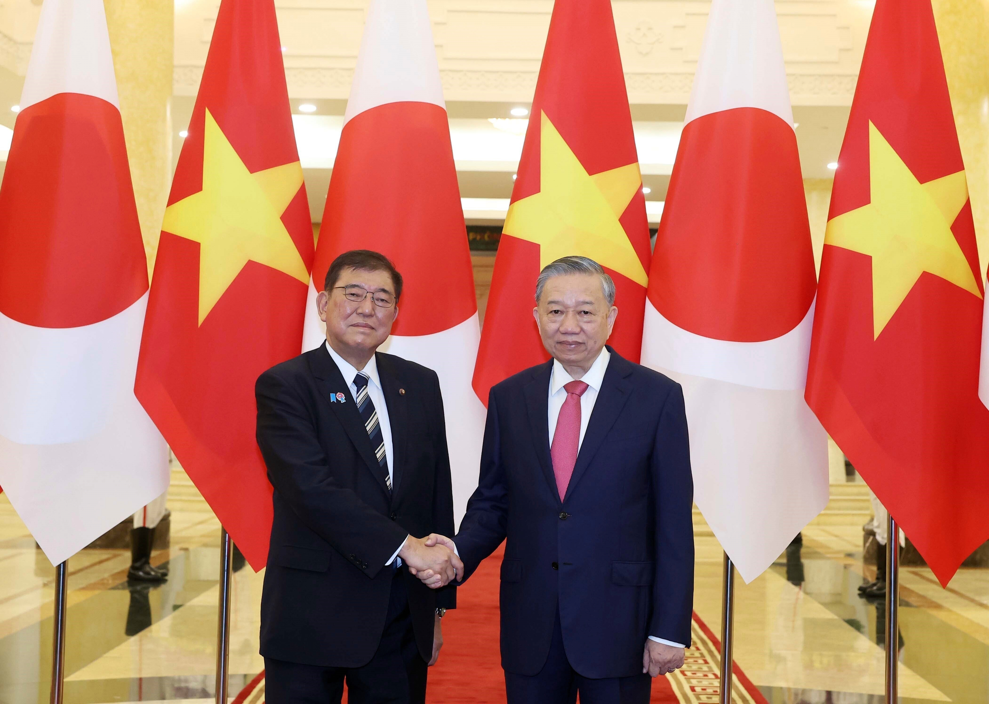 石破茂访越深化安全合作