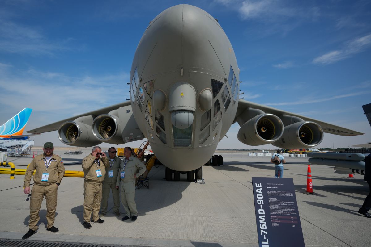 外媒：苏丹一架军用飞机降落时坠毁，无人生还