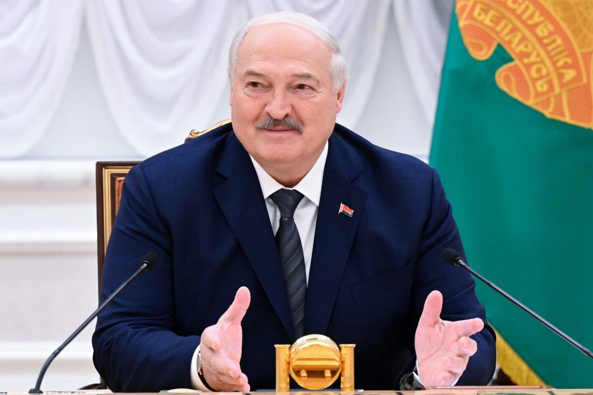 卢卡申科对部队进行突击检查